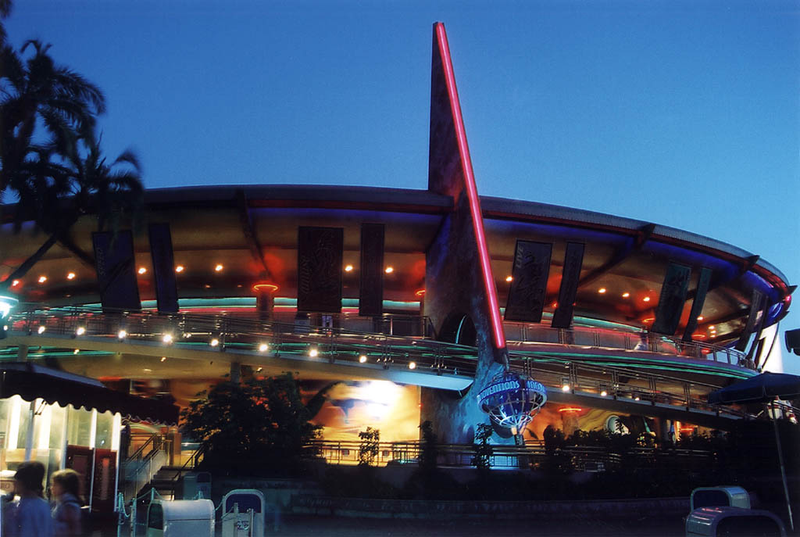 Illustration for article titled Buildings That Look Like Famous Spaceships: A Gallery
